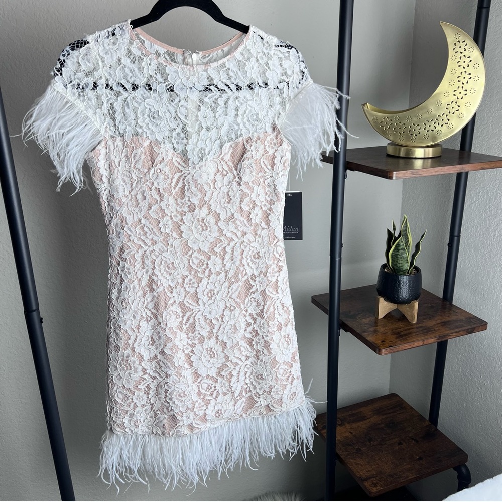 NWT Aidan Mattox Short Sleeve Lace Dress Ivory Feather Floral Detail Size 0